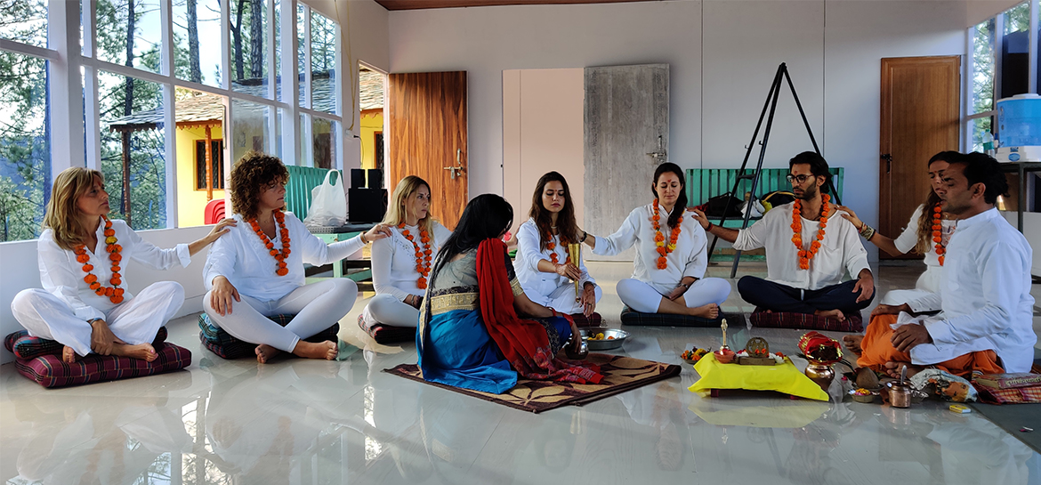 find relief and solace with fire rituals in meditation retreat rishikesh